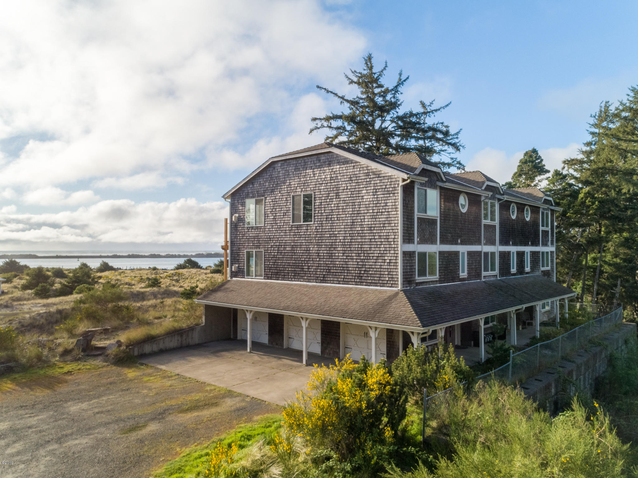322 Southwest 30th Street Newport, OR 97366 - Photo 3 of 34 322 SW 30th St, Unit 2 - Newport, OR