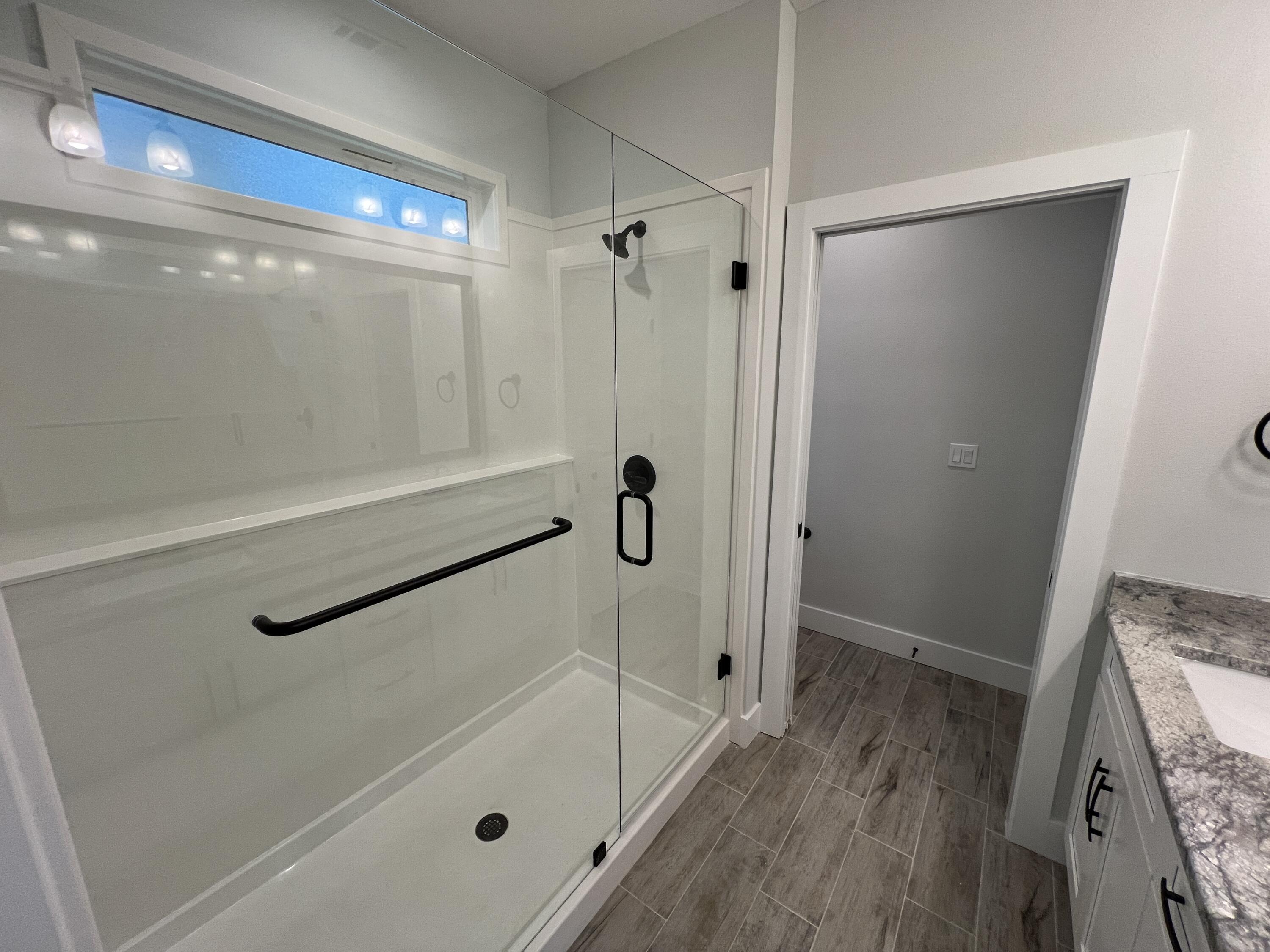 1491 Cat-Mar Road Niceville, FL 32578 - Photo 20 of 30 a bathroom with a bathtub