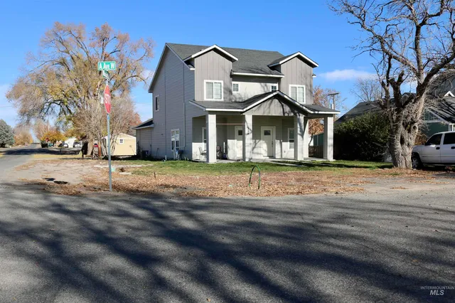 $409,900 | 286 / 288 Avenue, Wendell, ID 83355