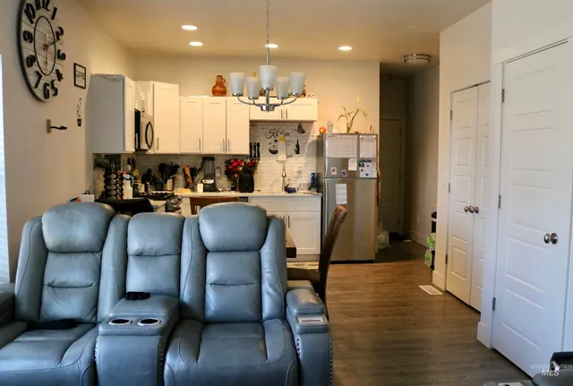 $409,900 | 286 / 288 Avenue, Wendell, ID 83355