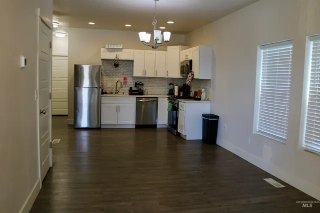 $409,900 | 286 / 288 Avenue, Wendell, ID 83355