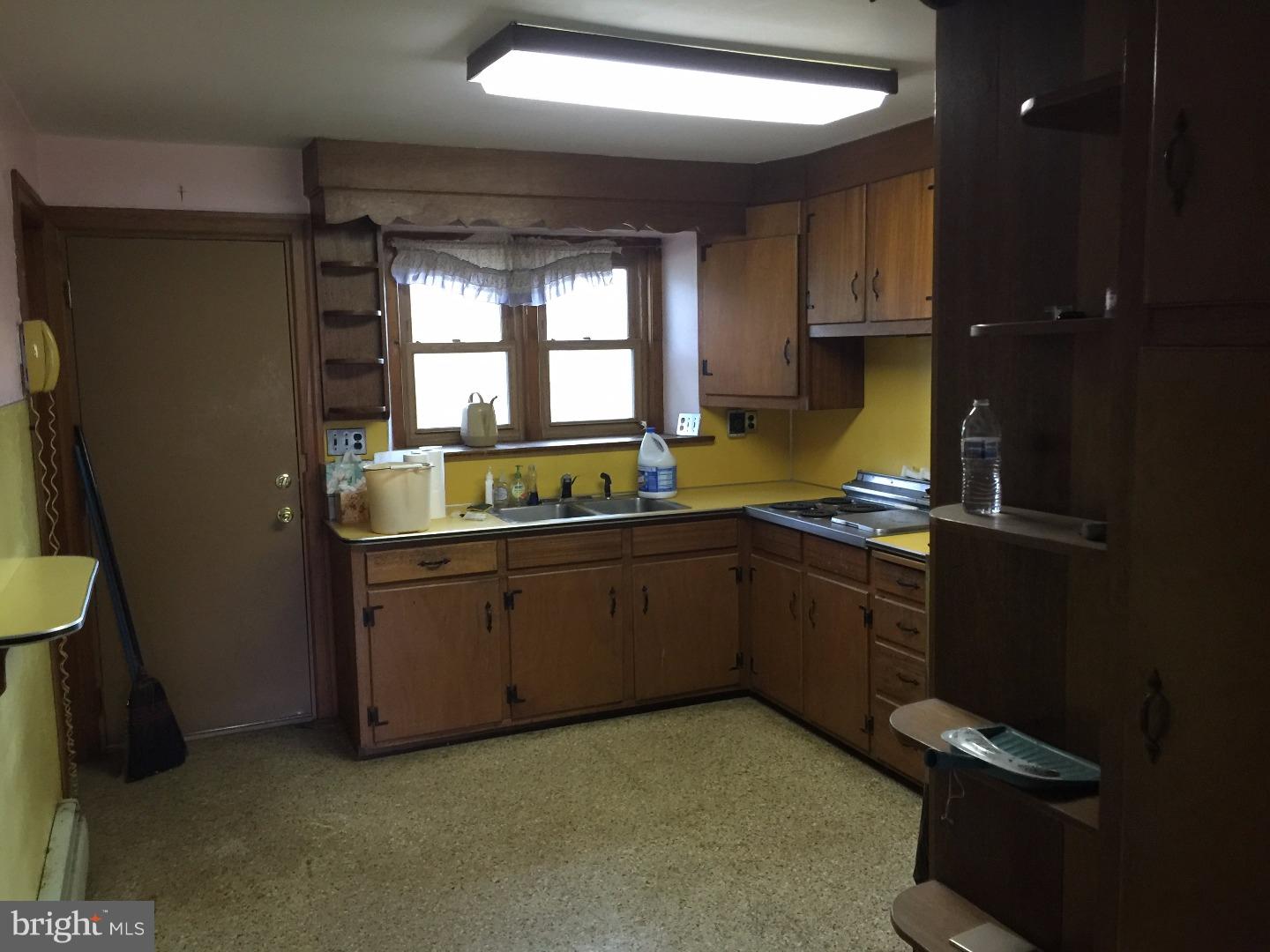 22 Country Club Road Royersford, PA 19468 - Photo 4 of 19 Kitchen