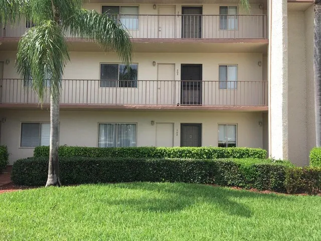 $2,000 | 4070 Tivoli Court, Unit 202, Lake Worth, FL 33467
