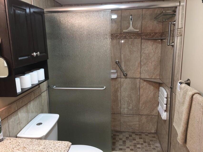 4070 Tivoli Court, Unit 202 Lake Worth, FL 33467 - Photo 12 of 18 20200312175316004224000000-o