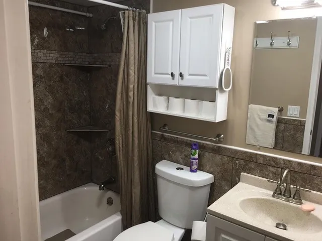 $2,000 | 4070 Tivoli Court, Unit 202, Lake Worth, FL 33467