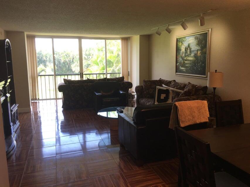 4070 Tivoli Court, Unit 202 Lake Worth, FL 33467 - Photo 6 of 18 20200312175310181578000000-o