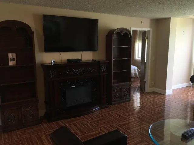 $2,000 | 4070 Tivoli Court, Unit 202, Lake Worth, FL 33467