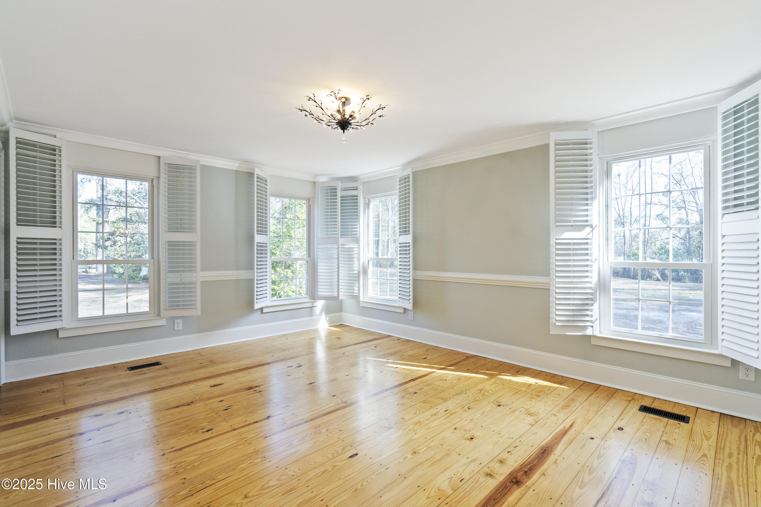 384 Crooked Run Road Willard, NC 28478 - Photo 11 of 55 Living Room