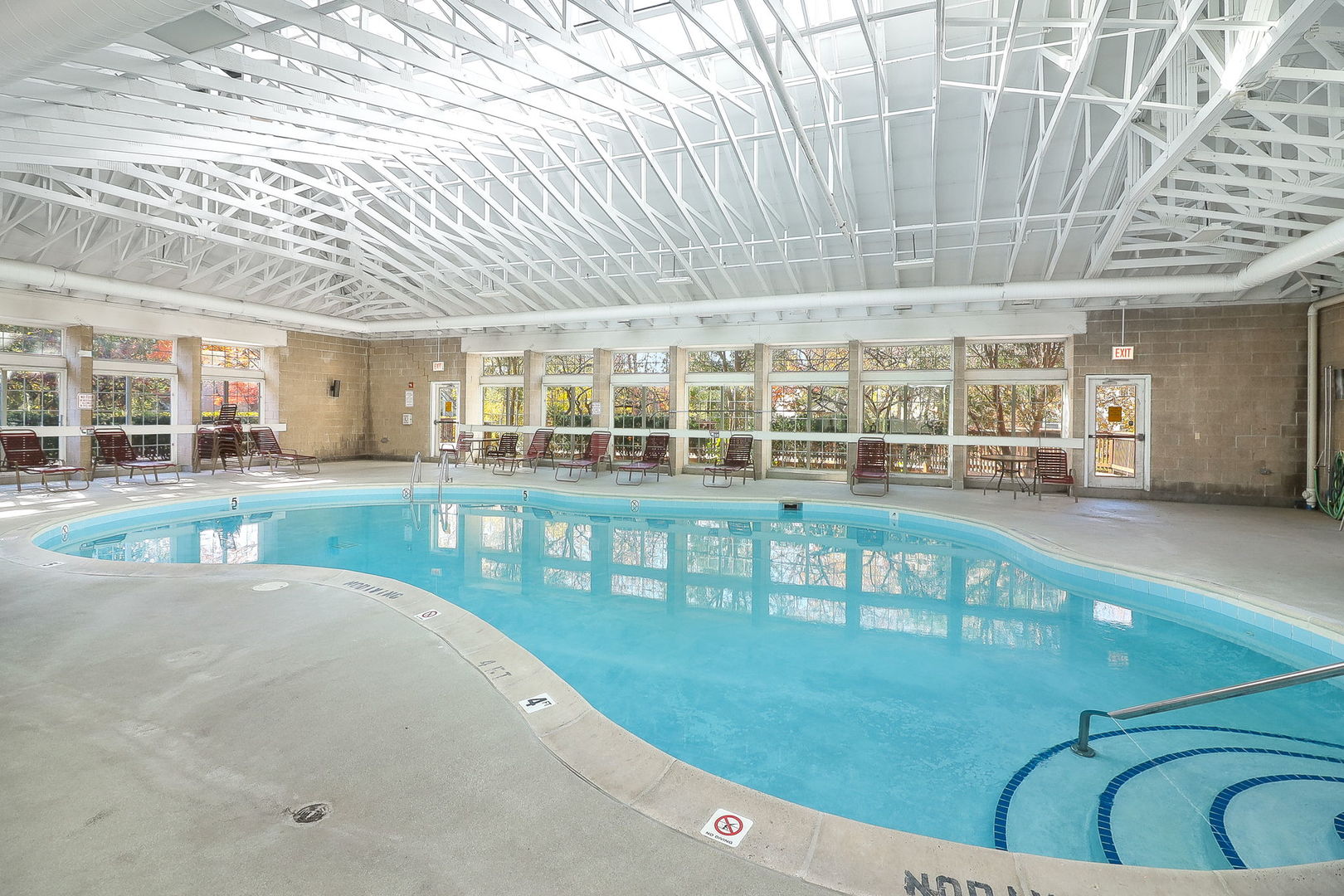 726 North Gary Avenue, Unit 109A Carol Stream, IL 60188 - Photo 16 of 22 a swimming pool with outdoor space