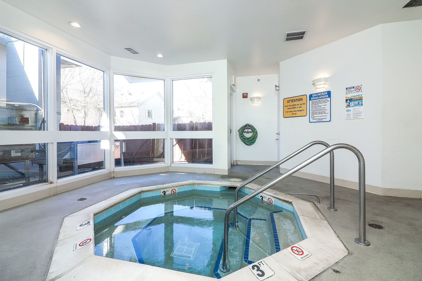 726 North Gary Avenue, Unit 109A Carol Stream, IL 60188 - Photo 18 of 22 a living room with a couch
