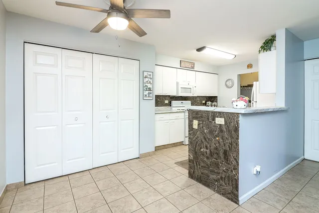 $180,000 | 726 North Gary Avenue, Unit 109A, Carol Stream, IL 60188