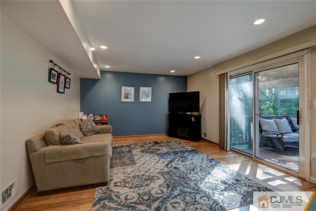 14 Myrtle Road East Brunswick, NJ 08816 - Photo 9 of 25 Gallery Image 9
