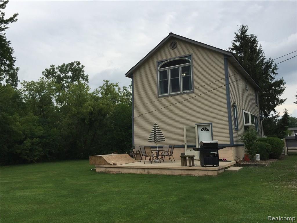 38495 South Huron Road New Boston, MI 48164 - Photo 10 of 27 Back 2.JPG