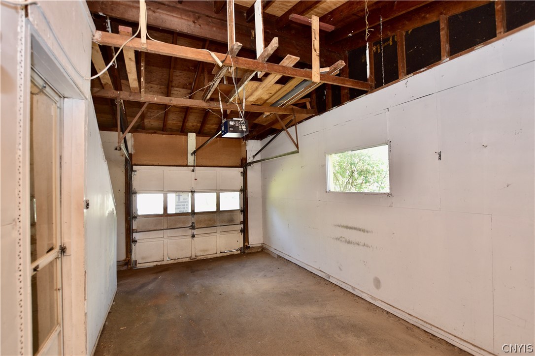 246 Blackberry Road Liverpool, NY 13090 - Photo 17 of 25 Garage