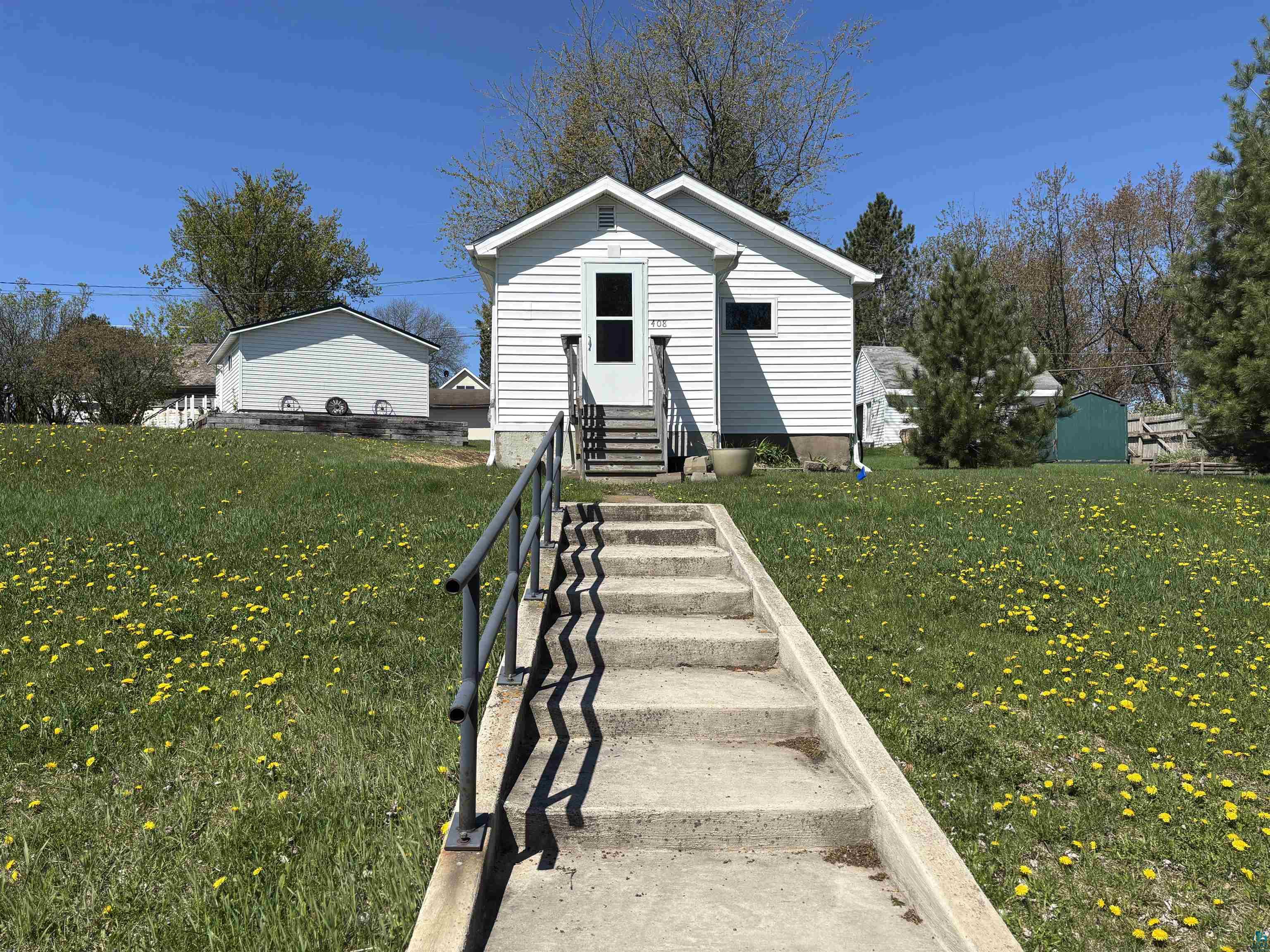 Bungalow featuring entry steps and a front yard