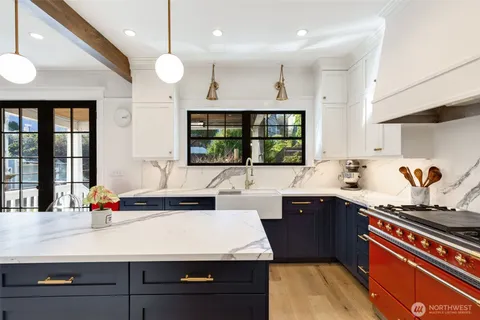 $1,495,000 | 929 20th Avenue, Seattle, WA 98122