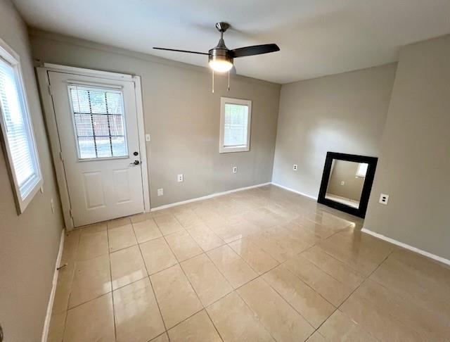 425 Grandview Avenue Dallas, TX 75223 - Photo 19 of 25 a view of an empty room with a window