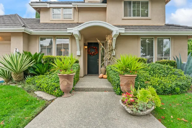 a front view of house with yard