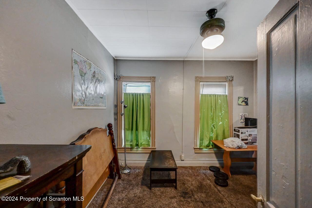 942 Providence Road Scranton, PA 18508 - Photo 23 of 25 a living room with furniture
