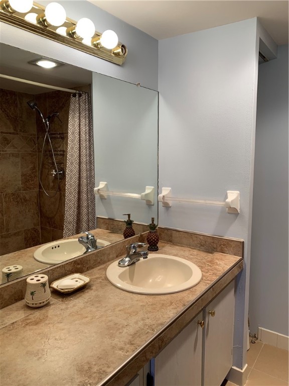 1100 Ponce De Leon Circle, Unit E306 Vero Beach, FL 32960 - Photo 19 of 30 a bathroom with a sink and a mirror