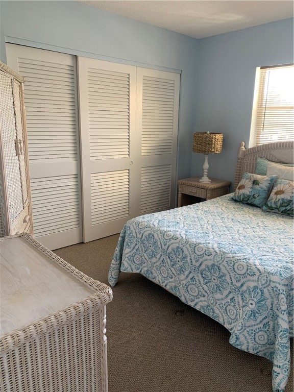 1100 Ponce De Leon Circle, Unit E306 Vero Beach, FL 32960 - Photo 22 of 30 a bedroom with a bed and a window