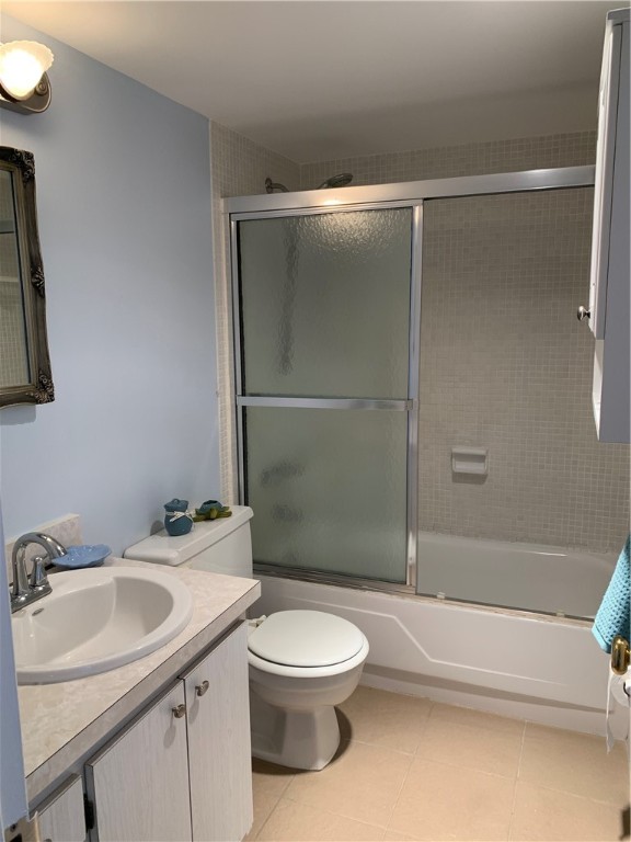1100 Ponce De Leon Circle, Unit E306 Vero Beach, FL 32960 - Photo 23 of 30 a bathroom with a sink toilet and shower