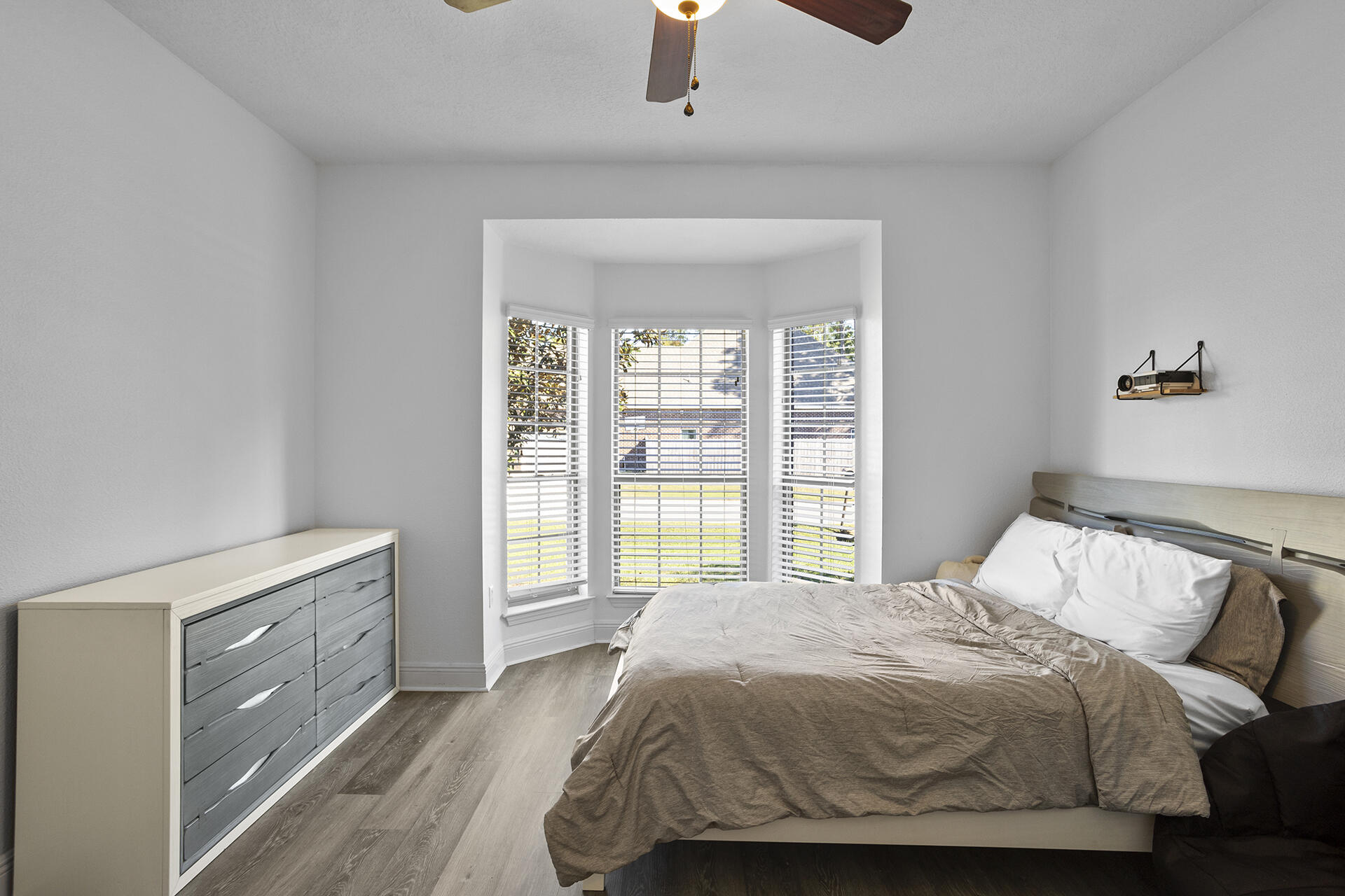 137 Old Ferry Road Santa Rosa Beach, FL 32459 - Photo 8 of 38 a bedroom with a bed and a window