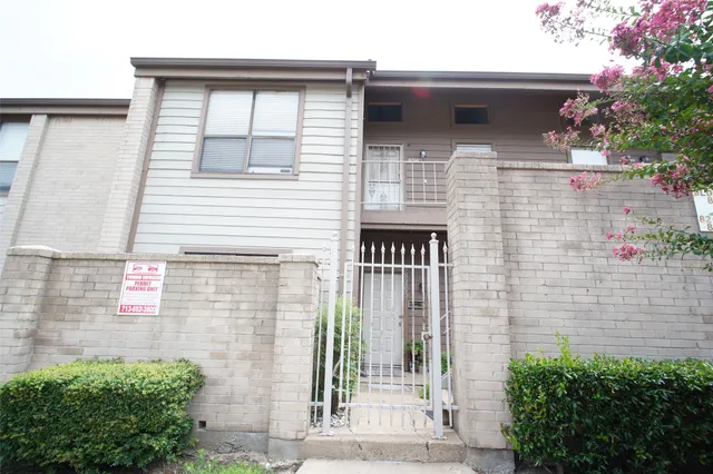 $127,500 | 8267 Sands Point Drive, Unit 172, Houston, TX 77036