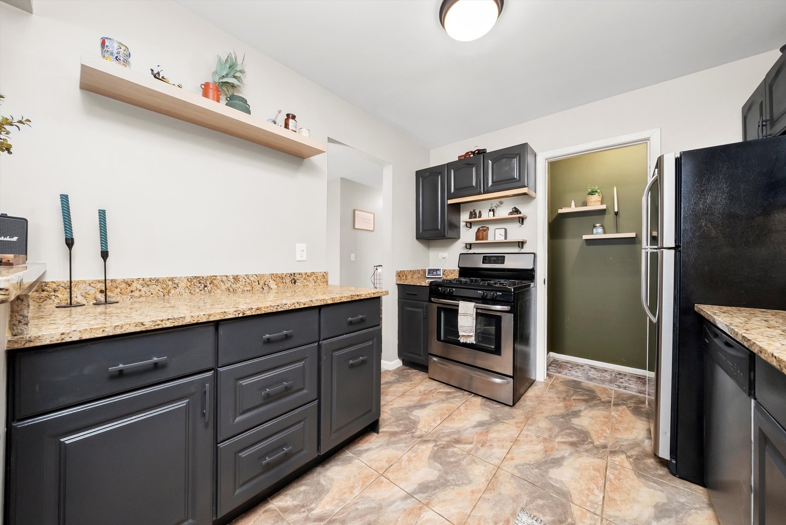 1502 7 Pines Road, Unit C2 Schaumburg, IL 60193 - Photo 8 of 16