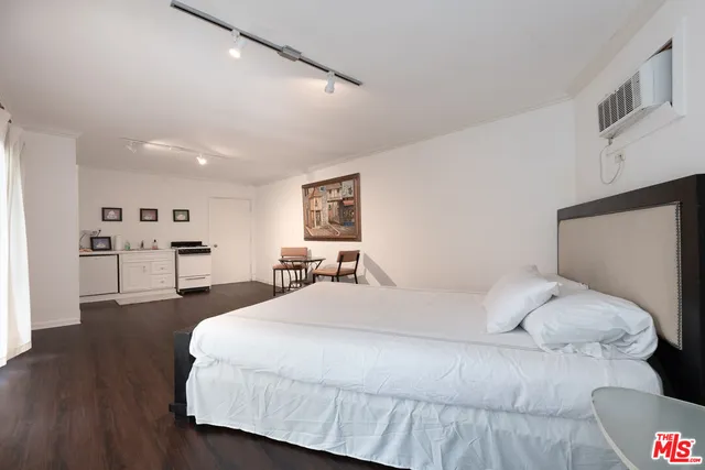 $25,000 | 1148 Coldwater Canyon Drive, Beverly Hills, CA 90210