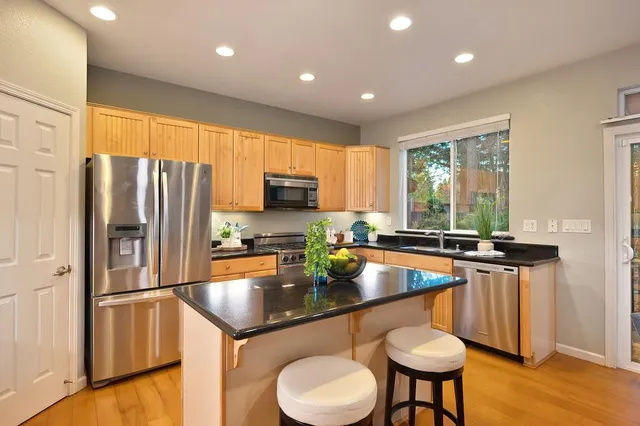 $749,900 | 910 Lighthouse Drive, West Sacramento, CA 95605