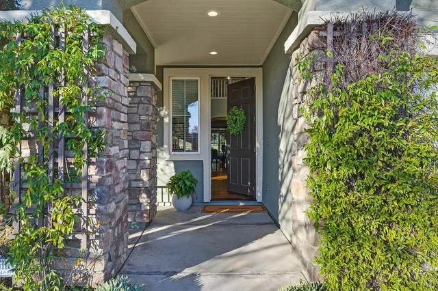 $749,900 | 910 Lighthouse Drive, West Sacramento, CA 95605