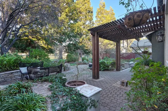 $749,900 | 910 Lighthouse Drive, West Sacramento, CA 95605