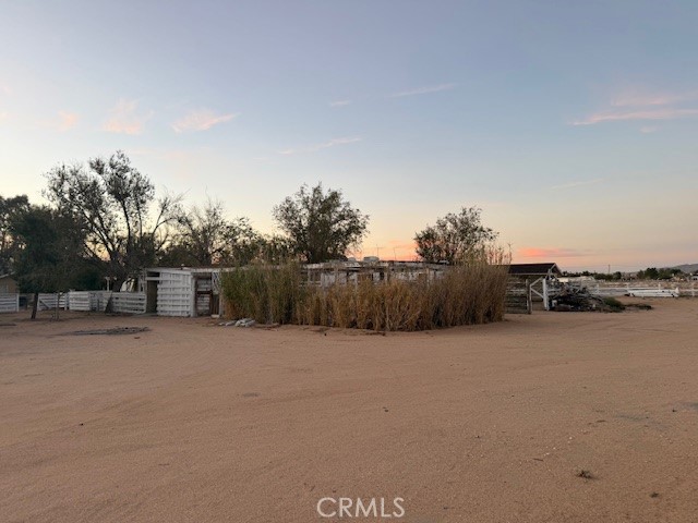 16100 Navajo Road Apple Valley, CA 92307 - Photo 6 of 55 a view of a terrace