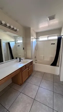 $1,975 | 6608 West Gross Avenue, Phoenix, AZ 85043