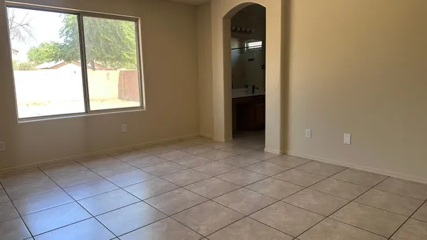 $1,975 | 6608 West Gross Avenue, Phoenix, AZ 85043