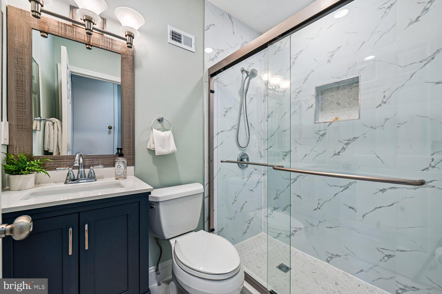 1953 Calvert Street Northwest, Unit D Washington, DC 20009 - Photo 19 of 36 Bath