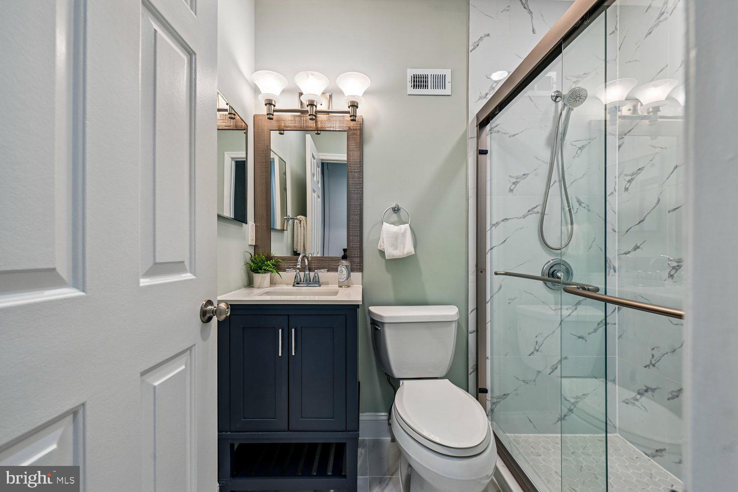 1953 Calvert Street Northwest, Unit D Washington, DC 20009 - Photo 20 of 36 Bath