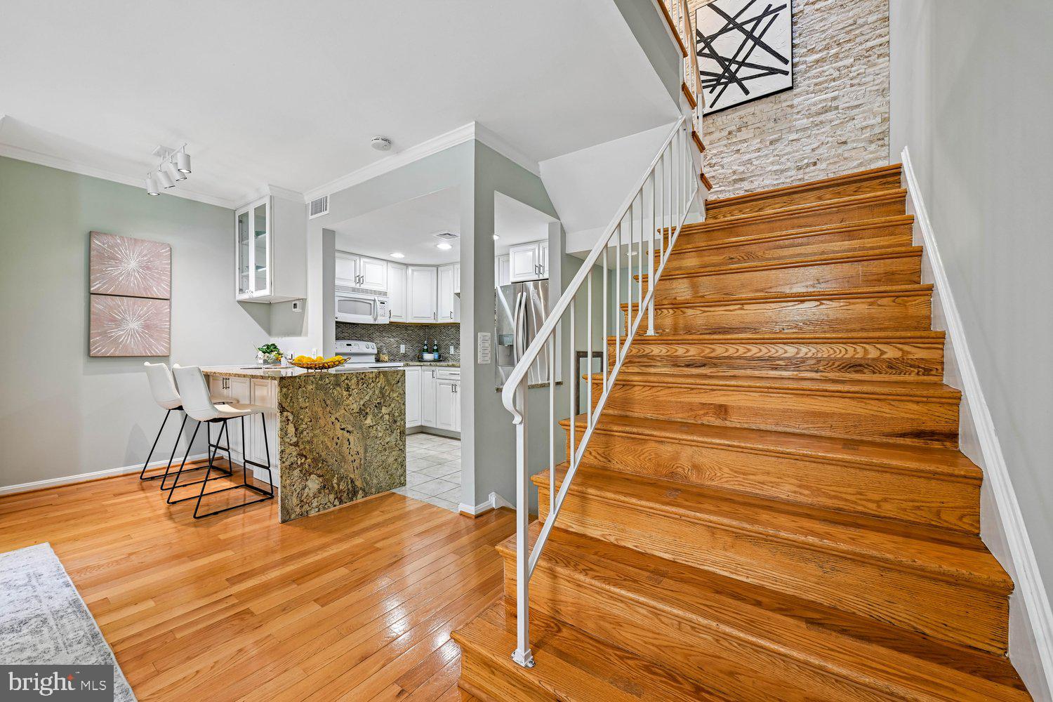 1953 Calvert Street Northwest, Unit D Washington, DC 20009 - Photo 5 of 36 Entry