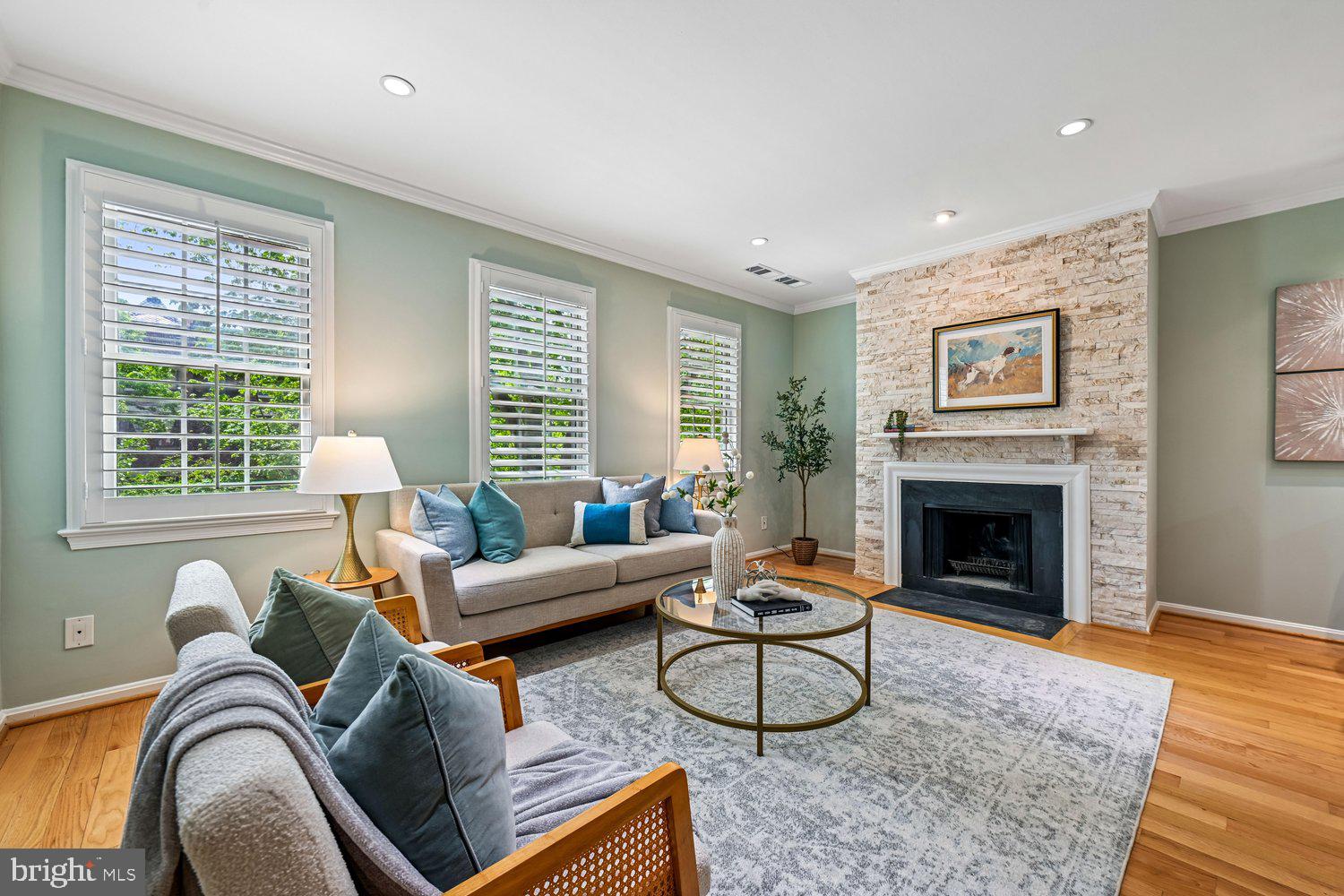 1953 Calvert Street Northwest, Unit D Washington, DC 20009 - Photo 7 of 36 Living Room