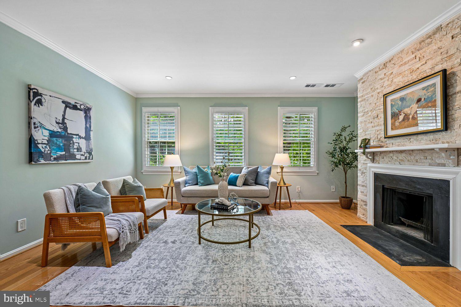 1953 Calvert Street Northwest, Unit D Washington, DC 20009 - Photo 8 of 36 Living Room
