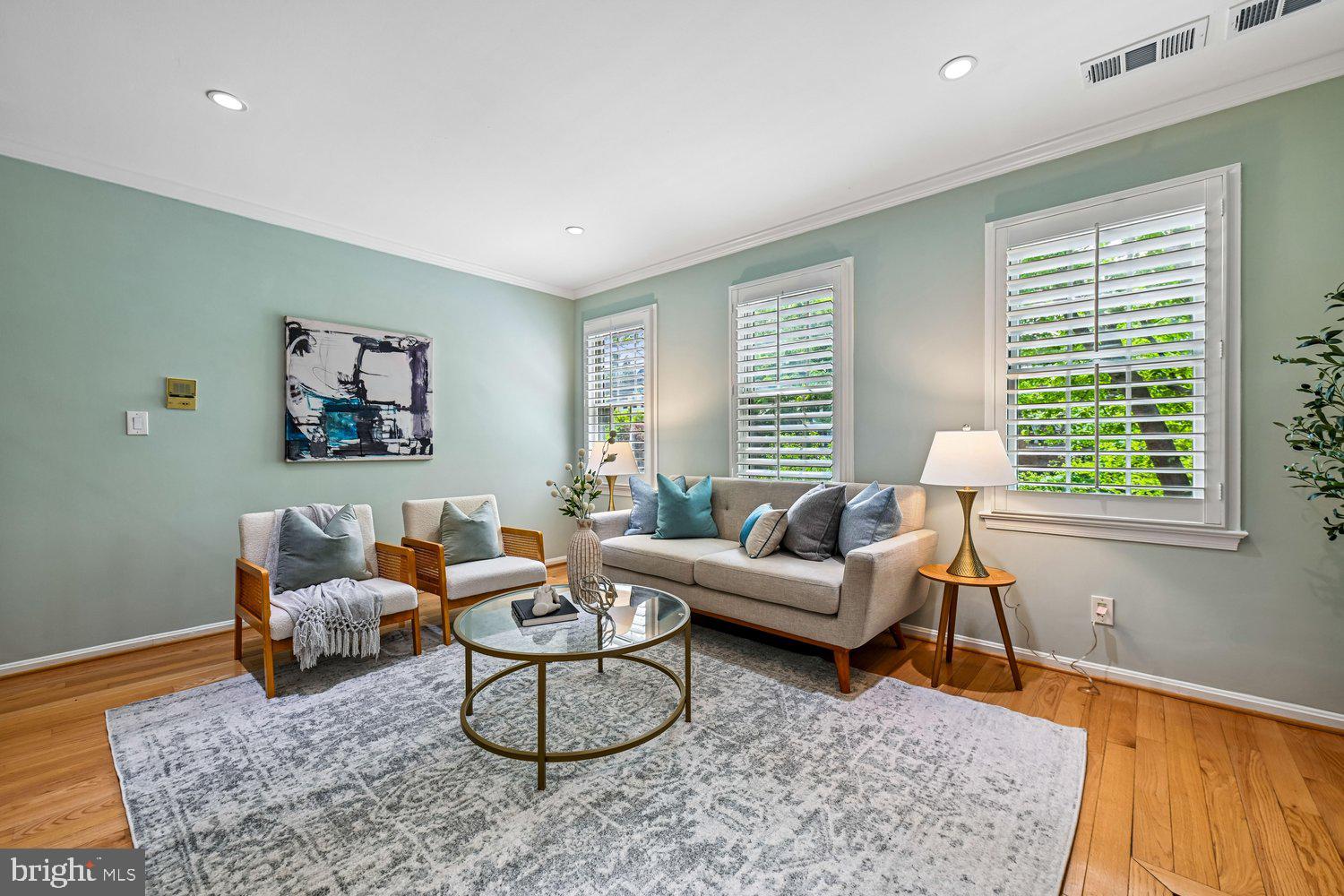 1953 Calvert Street Northwest, Unit D Washington, DC 20009 - Photo 9 of 36 Living Room