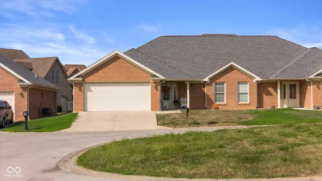 $299,900 | 1557 Willow Shore Drive, Scottsburg, IN 47170