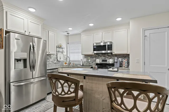 $299,900 | 1557 Willow Shore Drive, Scottsburg, IN 47170