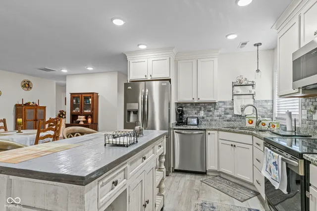 $299,900 | 1557 Willow Shore Drive, Scottsburg, IN 47170