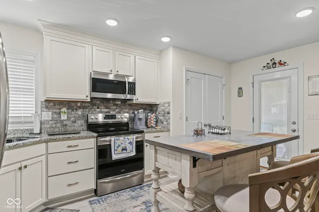 $299,900 | 1557 Willow Shore Drive, Scottsburg, IN 47170