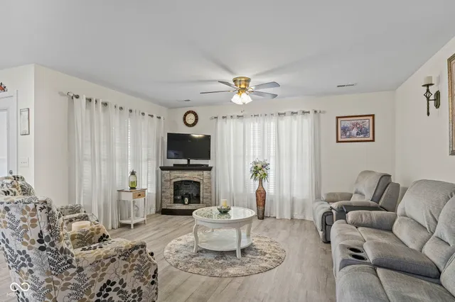 $299,900 | 1557 Willow Shore Drive, Scottsburg, IN 47170