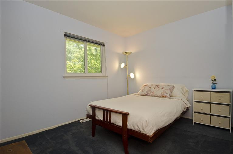 915 Red Oak Road Ann Arbor, MI 48103 - Photo 8 of 16 Photo 8