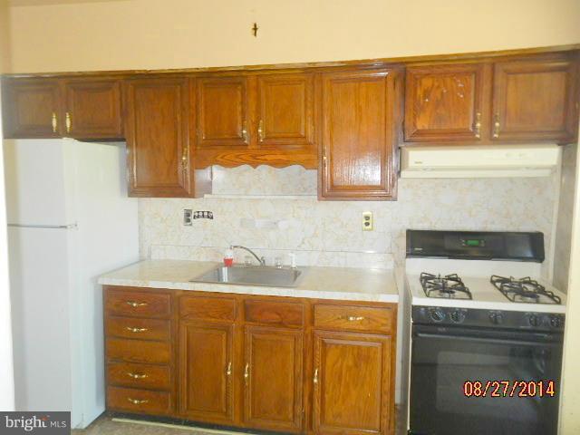 3914 Grantley Road Baltimore, MD 21215 - Photo 8 of 10 Kitchen