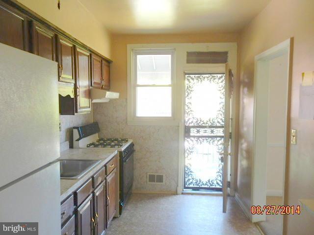 3914 Grantley Road Baltimore, MD 21215 - Photo 9 of 10 Kitchen